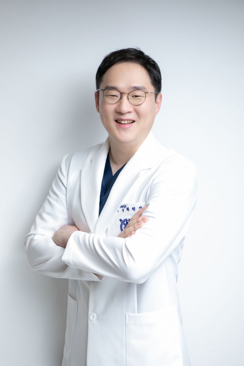 서울88의원 전립선클리닉 최원석 원장은 “전립선비대증의 가장 큰 문제는 배뇨장애로 인한 삶의 질 저하와 우울감”이라며 “증상이 의심된다면 지체하지 말고 병원에 내원해 정밀검사 및 적절한 치료를 받는 것이 바람직하다.”고 조언했다.