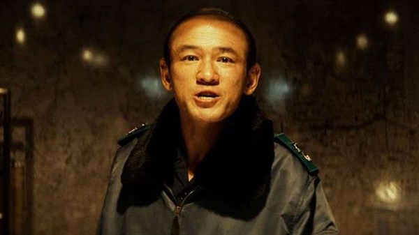 12.12 쿠데타때도 전두광 보안사령관 겸 합수부장은 도청에 의한 ‘정보’로 국면을 유리하게 끌고 나갈 수 있었다. 전두광 보안사령관 비서실장역인 문일평 역을 맡은 박훈은 무대인사를 다닐 때마다 “도청 해서 죄송하다”고 사과하고 있다.