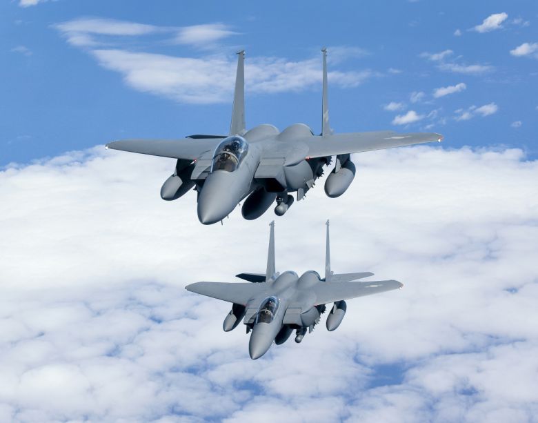 한국 공군의 F-15K 성능개량 사업을 맡은 보잉이 지난달 28~30일 한국 국방부 출입기자단에 미국 애리조나주 메사와 워싱턴주 시애틀에 위치한 현지 생산공장 내부를 공개했다. 보잉은 F-15K의 성능개량 사업이 기체 상단부를 통째로 바꾸는 방식으로 추진될 전망이라고 밝혔다. 사진은 미국 세이트루이스에서 한국으로 페리 비행했던 F-15K[보잉 제공]