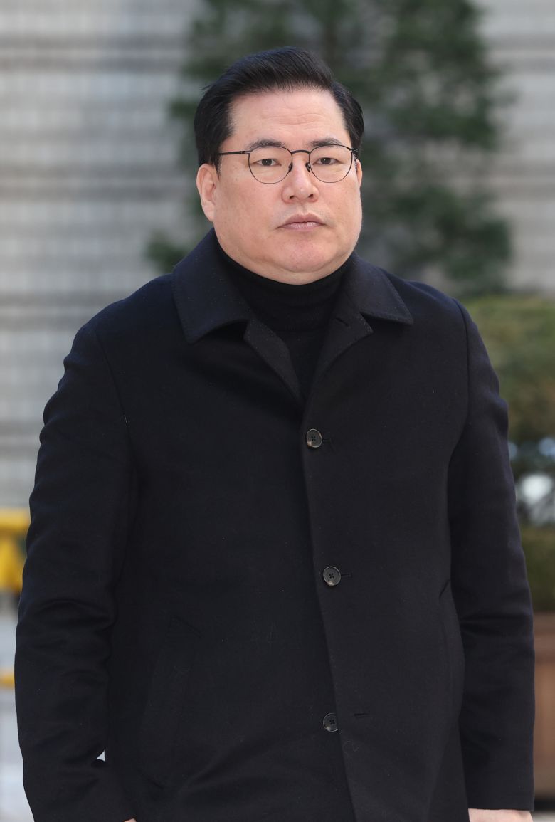 유동규 전 성남도시개발공사 본부장이 4일 오전 서초구 서울중앙지방법원에서 열린 대장동 개발 사업 로비·특혜 의혹 관련 1심 속행 공판에 출석하고 있다. [연합]