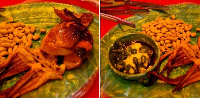 서울 강남 압구정의 한 식당에서 파는 떡볶이(왼쪽)와 반건조 오징어. 각각 2만원과 19000원이다. [온라인 커뮤니티]