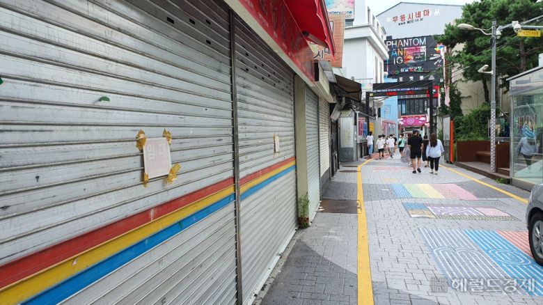 광주 대표상권으로 알려진 충장로는 경기침체로 폐업이 증가하면서 과거의 영예를 잃어가고 있었다.