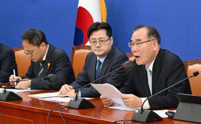 발언하는 이개호 더불어민주당 정책위의장. 이상섭 기자