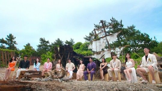 '솔로지옥' 시즌3 출연자중 유독 미인대회 입상자가 많았던 데에 대해서도 제작진은 설명했다. "SNS 등 다양한 섭외루트를 가동한다. 미인대회 입상자를 섭외하려는 건 아니고 인스타를 보니 미인대회에 나왔더라. 매력적인 사람이 많은데 카메라 앞에 나가고 싶지 않다는 사람도 많다. 미디어 노출에 대한 거부감이 비교적 덜한 사람이 미인대회 출전자이지 않나 싶다."