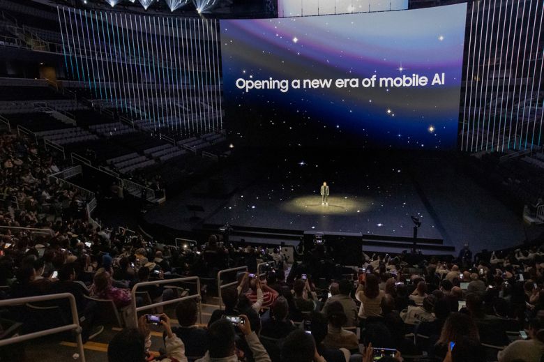 17일(현지시간) 미국 새너제이에 위치한 SAP센터에서 개최된 '갤럭시 언팩 2024'에서 삼성전자 MX사업부장 노태문 사장이 기조 연설을 하고 있는 모습 [삼성전자 제공]