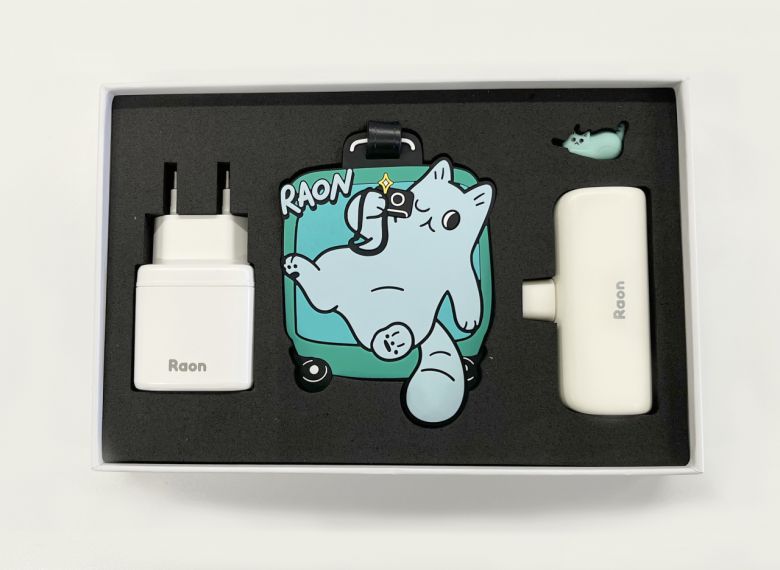 갤럭시 S24 시리즈와 KT가 함께한 ‘라온’ 굿즈. [KT 제공]