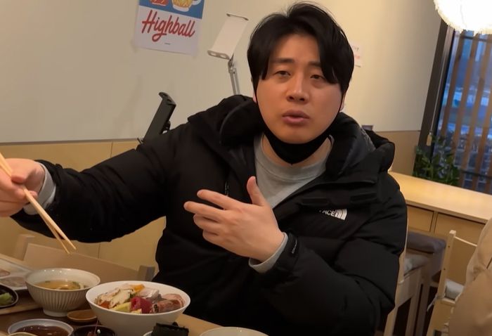 은현장 씨가 폐업 기로에 있는 한 식당에 무료 컨설팅을 제공하고 있는 모습. [유튜브 '장사의 신' 영상 캡처]