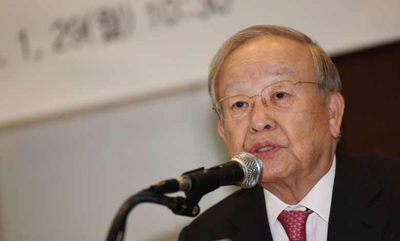 손경식 한국경영자총협회장이 지난달 29일 오전 서울 중구 프레스센터에서 열린 경총 신년 기자간담회에서 인사말을 하고 있다. [연합]