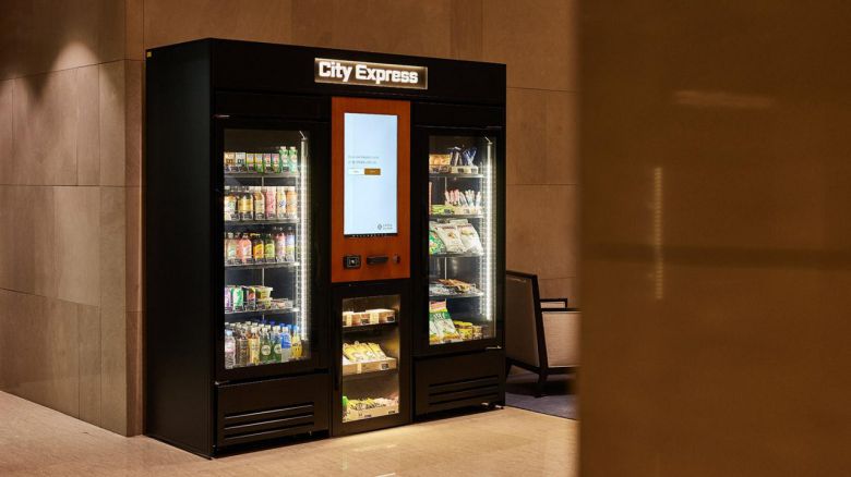 칫솔, 치약, 면도기, 쉐이빙 젤, 및 간단한 간식류 등을 구입할 수 있는 롯데시티호텔 구로의 시티 익스프레스 [롯데호텔 홈페이지]