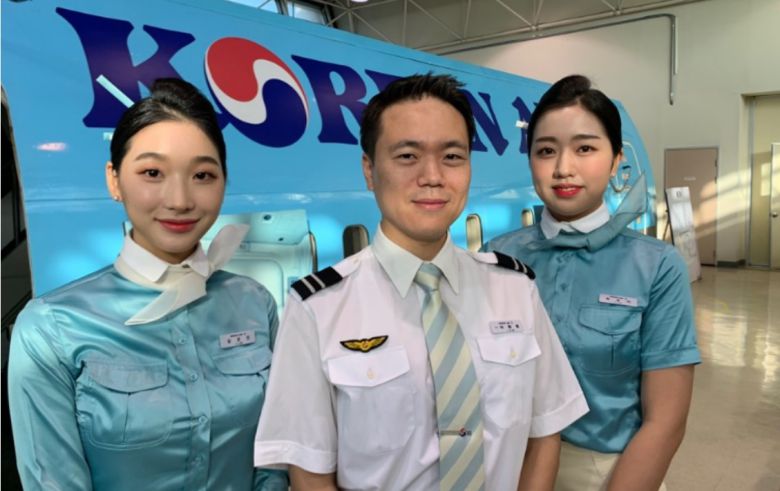 2019년 당시 어린 승객을 구한 승무원들. 김은진(왼쪽부터) 승무원, 이창현 사무장, 하승이 승무원 [대한항공 뉴스룸]