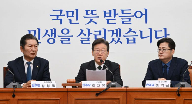 이재명 더불어민주당 대표가 24일 오전 서울 여의도 국회에서 열린 최고위원회의에 참석해 모두발언을 하고 있다. 이상섭 기자