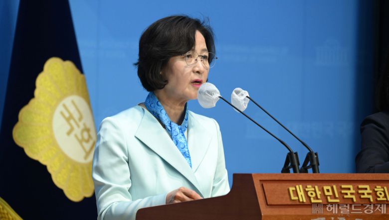 추미애 더불어민주당 당선인이 8일 서울 여의도 국회 소통관에서 제22대 국회 전반기 의장선거 출마선언을 하고 있다. 이상섭 기자