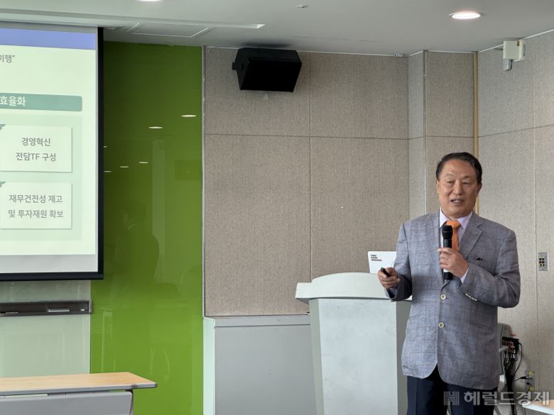 지난 14일 제주 제주시 영평동 JDC 본사에서 양영철 이사장이 기자들의 질의에 답변하고 있다. 신혜원 기자