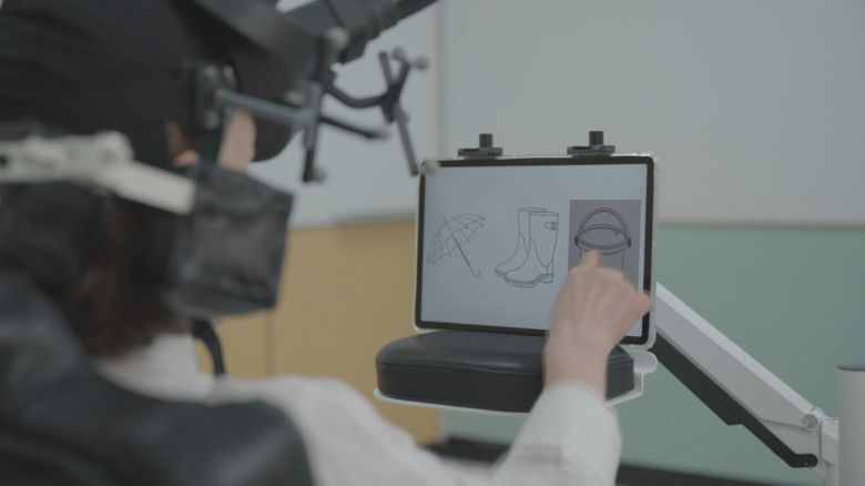 인지 평가를 진행하는 모습. [에이티앤씨 제공]