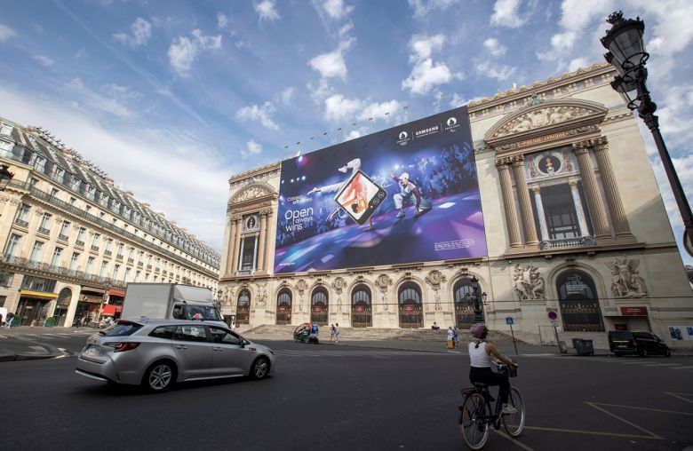 프랑스 파리 ‘오페라 가르니에’에 게시된 삼성전자 올림픽 옥외 광고. [삼성전자 제공]