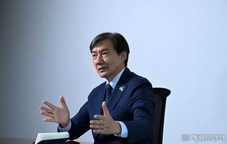 조국 조국혁신당 전 대표가 10일 오후 서울 여의도 의원회관에서 헤럴드경제와 인터뷰를 하고 있다. 임세준 기자