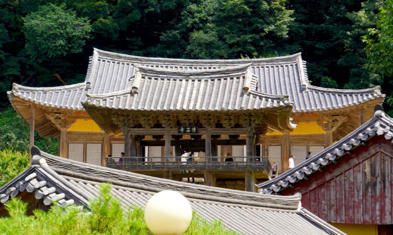 부석사 캥거루 전각, 엄마 무량수전, 아이 안양루