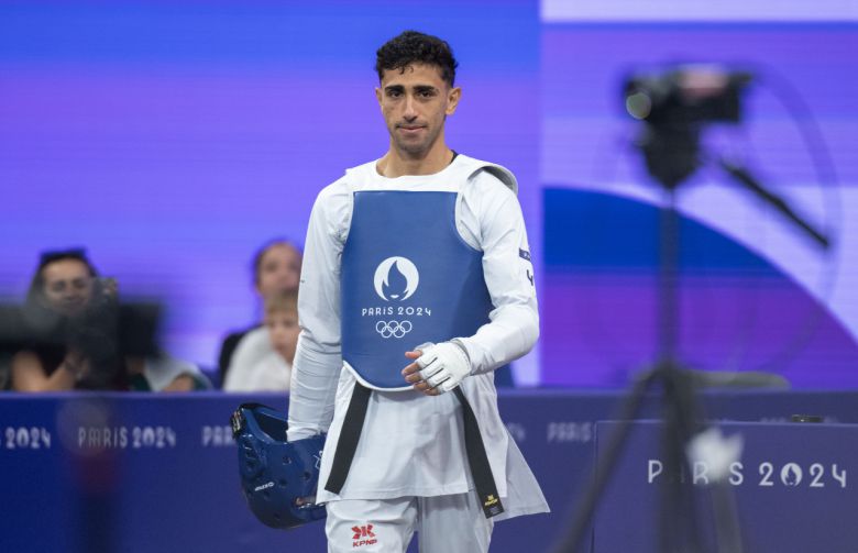 태권도 난민대표팀 야흐야 알 고타니가 8일(현지시각) 프랑스 파리 그랑팔레에서 열린 2024파리올림픽 태권도 남자 68kg급 예선에서 경기장으로 나오고 있다. 파리=이상섭 기자