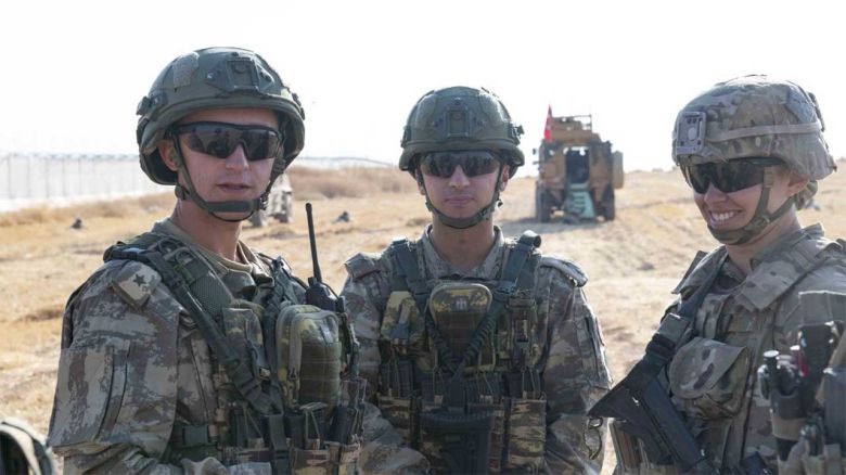 시리아 북부에서 합동 순찰중인 미국 및 튀르키예 군인들 [EPA]