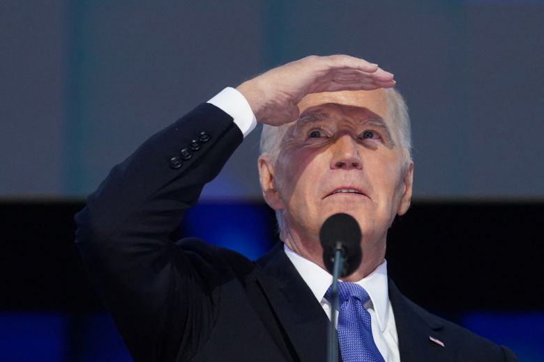 조 바이든 미국 대통령이 지난 19일(현지시간) 미국 일리노이주 시카고에서 열린 미국 민주당 전당대회에서 연사로 나서 청중을 바라보고 있다. [로이터]