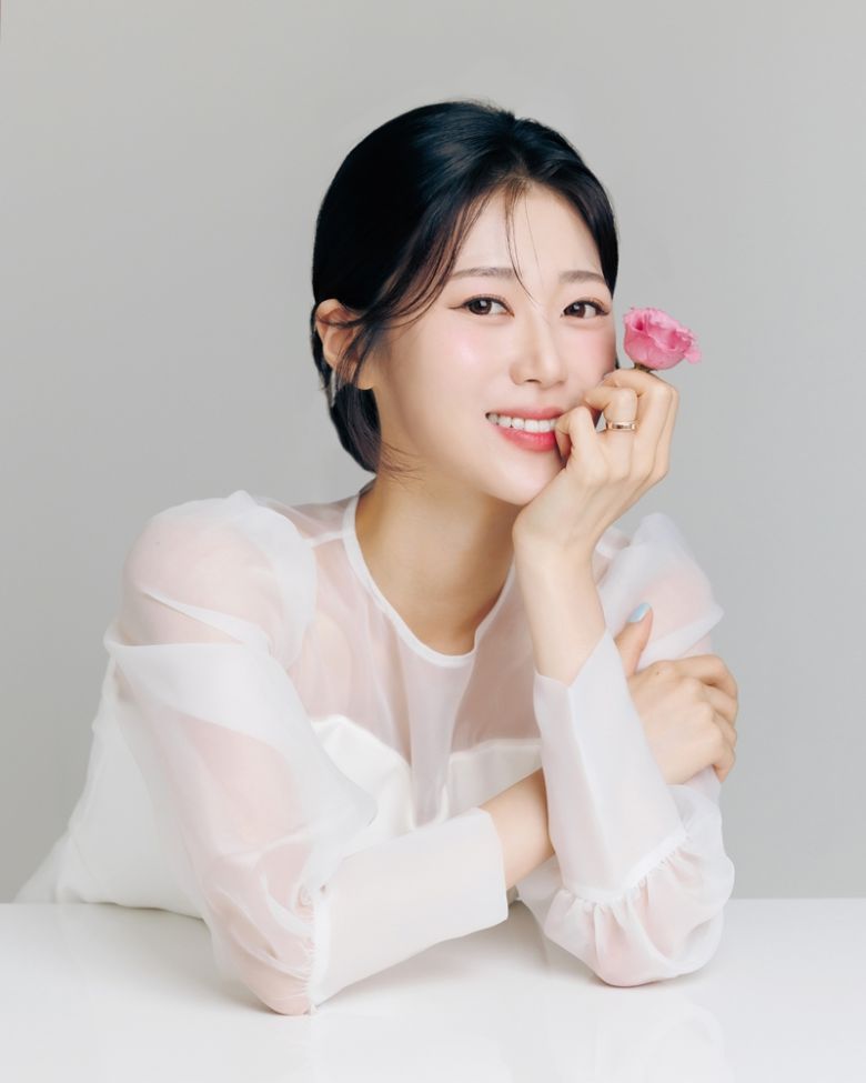 복지은은 ‘미스트롯3’ 출연 당시 1라운드에서 부른 ‘배 띄워라’로 올하트를 받고 선(善)을 차지하며 화제를 불러모았다. 이후 3라운드에서는 ‘내 이름 아시죠’를 불러 애절함 가득한 무대로 강한 눈도장을 찍은 바 있다.