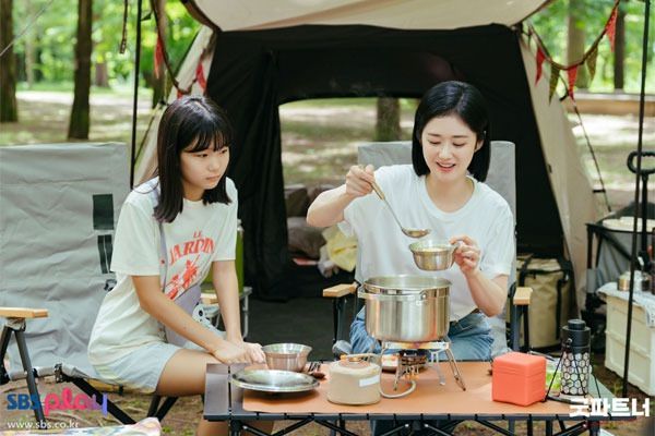 최근 유나 소속사인 사람엔터테인먼트 사무실에서 재희와 재희 엄마를 함께 만나 인터뷰를 했다. 이번 드라마를 하면서 느낀 점이 무엇인지를 물어봤다.