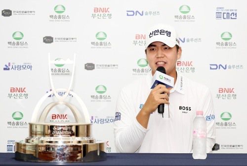 우승 인터뷰중인 장유빈. [사진=KPGA]