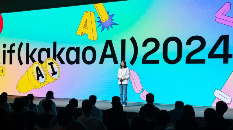 정신아 카카오 대표이사가 22일 경기도 용인시 카카오AI캠퍼스에서 열린 '이프카카오(if kakao) AI 2024' 세션에서 기조연설하고 있다. [연합]