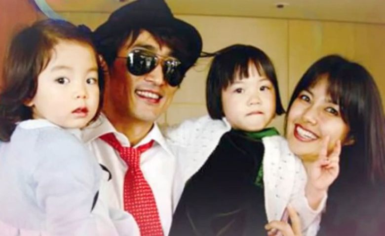 배우 신애라와 입양한 두 딸의 어릴 적 모습. [MBC ‘라디오 스타’ 방송]