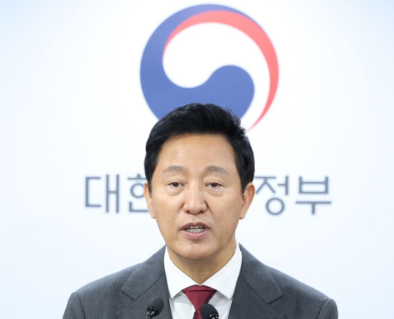 오세훈 서울시장이 지난 5일 정부서울청사에서 열린 합동 브리핑에서 발표하고 있다.[연합]