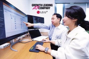 LG유플러스 직원들이 차세대 네트워크 기술을 연구하고 있다. [LG유플러스 제공]