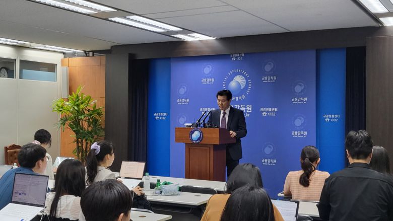 김병칠 금융감독원 부원장보가 11일 서울 여의도 금융감독원 본원에서 개정 지배구조법 시행 관련 책무구조도 시범운영 계획 및 제재 운영지침안에 대해 설명하고 있다. 강승연 기자