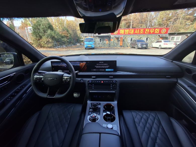 GV80 쿠페 블랙 1열. [김성우 기자]