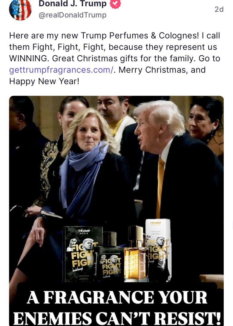 도널드 트럼프 미 대통령 당선인은 자신의 SNS에 지난 7일 프랑스 노트르담 대성당 재개관 기념식에서 바이든 여사와 대화하는 장면이 찍힌 사진과 자신의 향수 ‘파이트 파이트 파이트’를 합성한 광고 이미지를 올렸다. 이 이미지에는 “여러분의 적들도 거부할 수 없는 향수”라는 문구가 적혔다.[트럼프 SNS 캡처]