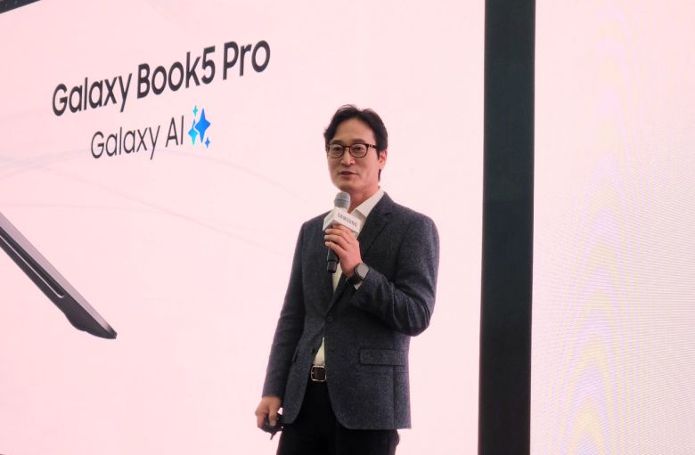 이민철 삼성전자 MX사업부 갤럭시 에코 비즈 팀장이 12일 서울 서초구 삼성 강남에서 열린 기자간담회에서 ‘갤럭시 북5 Pro’ 에 대해 설명하고 있다.  [삼성전자 제공]