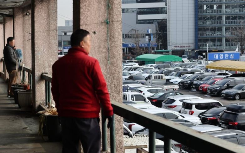 수도권의 한 중고차 거래상가. [연합]