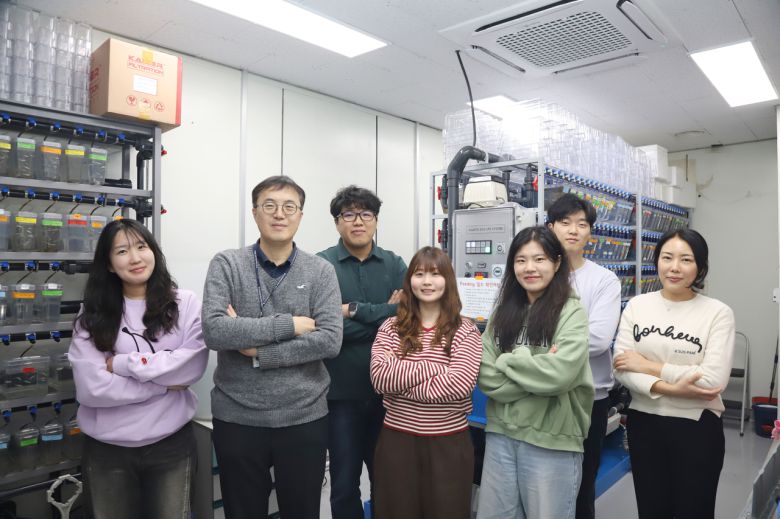 이번 연구를 수행한 이정수(왼쪽 두번째) 박사 연구팀.[한국생명공학연구원 제공]