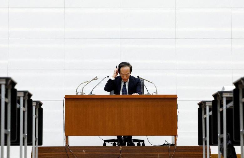 지난 10월 일본 도쿄에서 우에다 가즈오 일본은행(BOJ) 총재가 기자회견에 참석하고 있다. [로이터]