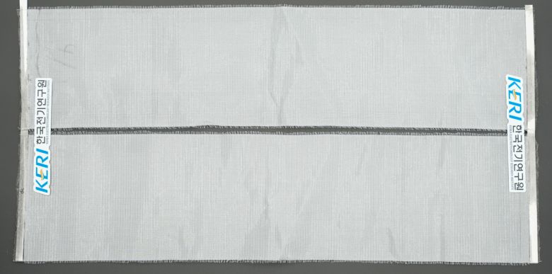 고효율·고유연 금속섬유천 면상 발열체.[한국전기연구원 제공]