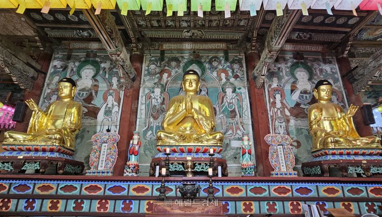 선운사 대웅보전 비로자나불