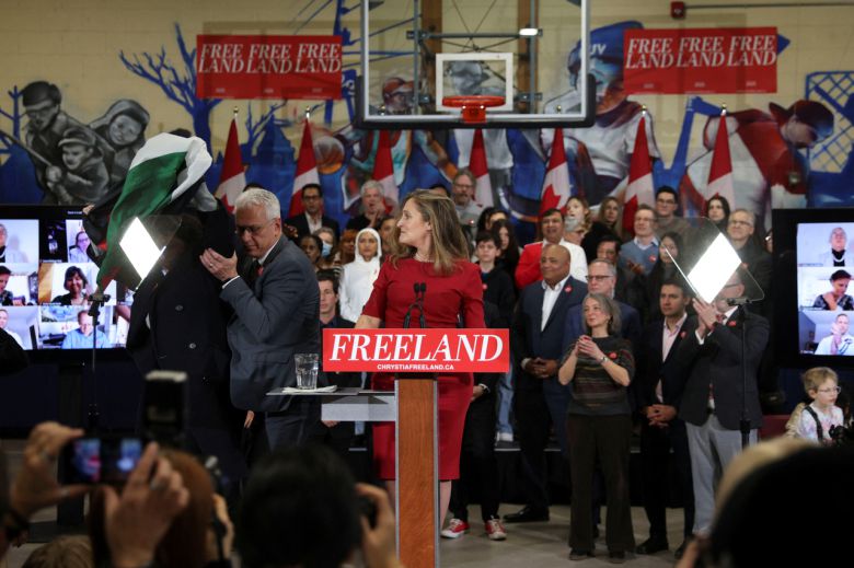 크리스티나 프릴랜드 전 캐나다 재무장관이 지난 1월 19일 캐나다 총리 선거에 출마하겠다며 연설하고 있다. [로이터]