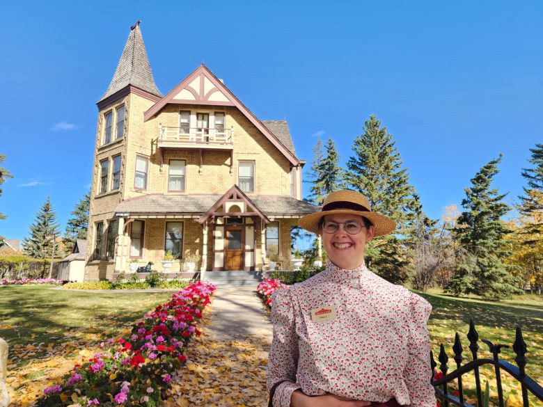 캘거리 헤리티지파크에 있는 피터프린스의 집, 트레이시 도슨트