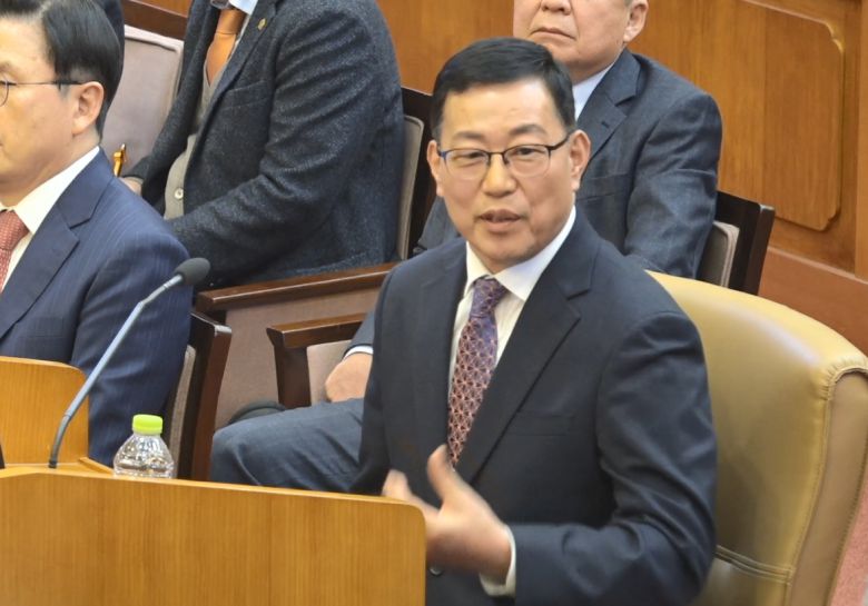 백종욱 전 국가정보원 3차장이 11일 서울 종로구 헌법재판소에서 열린 윤석열 대통령 탄핵심판 7차 변론에 증인으로 출석해 발언하고 있다. [헌법재판소 제공]