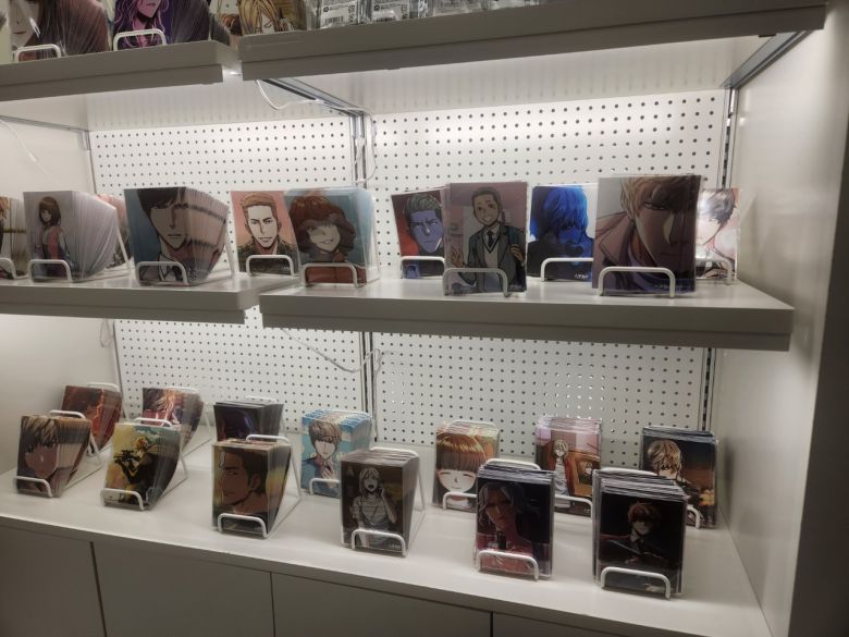 ▲ 11일 오후 3시 일본 도쿄도 시부야구에 위치한 입학용병 팝업스토어 내 비치된 입학용병 캐릭터 관련 상품들  [고재우 기자]