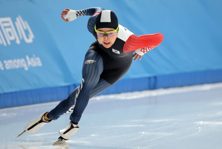김민선이 스피드스케이팅 금메달을 획득한 여자 500ｍ에서 역주하는 모습   [연합]