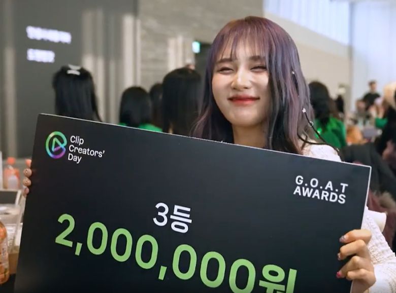 ‘2024 클립 크리에이터 데이’에서 한 크리에이터가 활동 성과에 따른 어워즈를 수상한 모습. [네이버 갈무리]