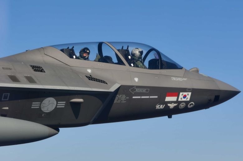 이영수 공군참모총장은 19일 KF-21 후방석에서 시험비행을 함께했다.[공군 제공]