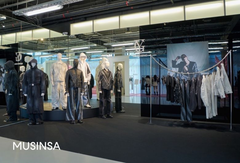무신사 ‘넥스트 인 브랜드’ 팝업에서 유강의 25SS 컬렉션이 전시된 모습 [무신사 제공]