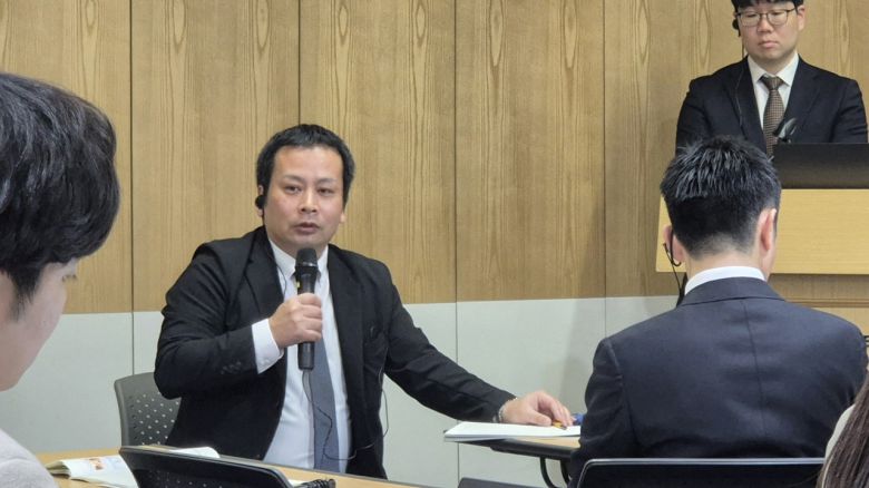 지난 12일 서울 광화문 생명보험교육문화센터에서 열린 한-일 생명보험협회 세미나에서 하라 타다시 니치이학관 부장이 질문에 답을 하고 있다. [박성준 기자]