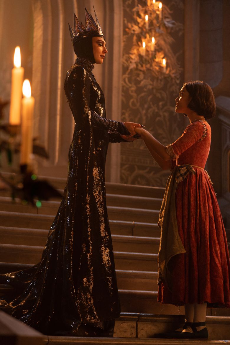 이블 퀸 ‘그림하일드’ 통치 하에서 ‘백설공주’는 무력하게 하인 신분으로 전락하고 만다.